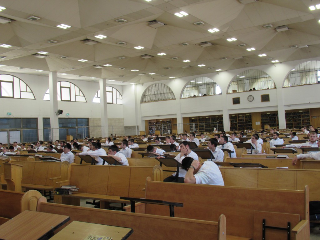 תיעוד: הגר"י קארפ בשיעור לאחר שהחלים מהנגיף תיעוד: הגר"י קארפ בשיעור לאחר שהחלים מהנגיף