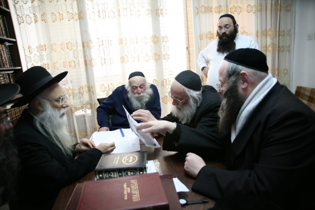 שנה להסתלקותו: מראות חייו של פוסק הדור הגר"נ קרליץ זצוק״ל