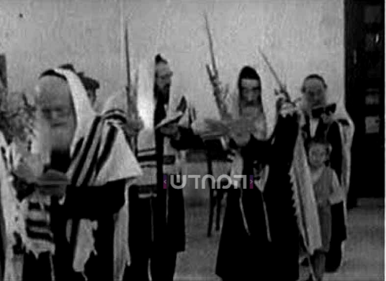 גלריה מיוחדת: גדולי הדור זצוק"ל בנטילת לולב