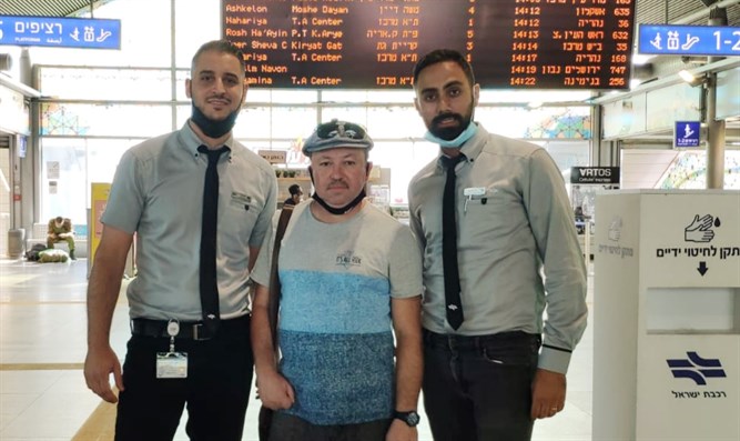 2000 $ בשטרות הוחזרו לנוסע ברכבת ישראל