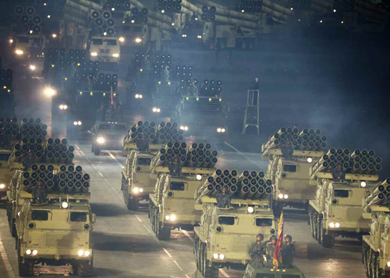 מצעד צבאי חגיגי בצפון קוריאה: טיל בין-יבשתי חדש הוצג • תיעוד מצעד צבאי חגיגי בצפון קוריאה: טיל בין-יבשתי חדש הוצג • תיעוד