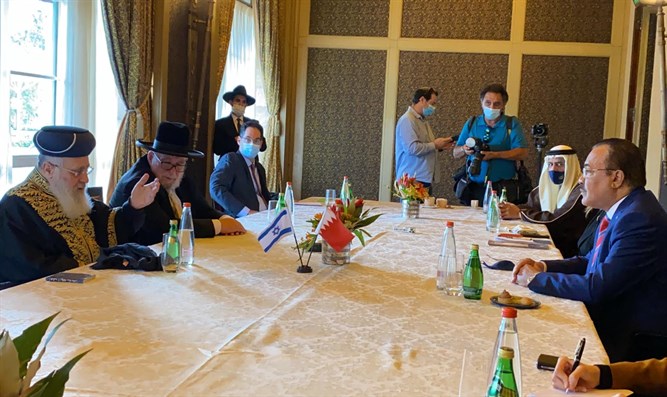 הראשל"צ הגר"י יוסף נפגש עם נציגי משפחת המלוכה מבחריין