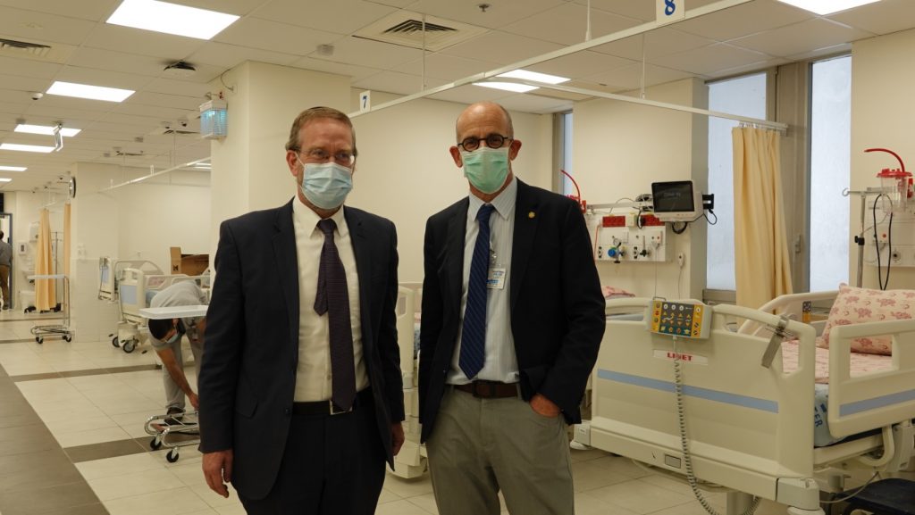 ח"כ יצחק פינדרוס סייר במחלקת הקורונה בשערי צדק ח"כ יצחק פינדרוס סייר במחלקת הקורונה בשערי צדק