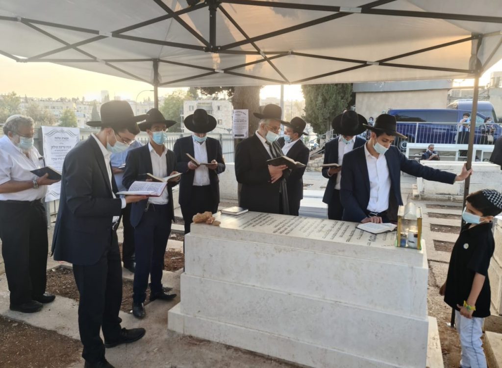 תיעוד: הילולת הגר"ש קורח זצ"ל רבה של בני ברק תיעוד: הילולת הגר"ש קורח זצ"ל רבה של בני ברק