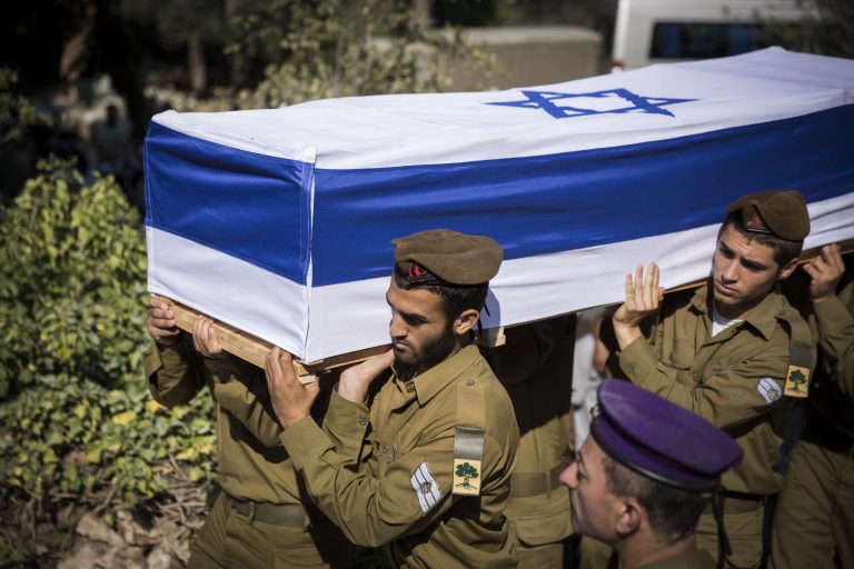 גדולי הפוסקים נגד היתר קבורת הגויים "לחוש לקפידת שוכני עפר"