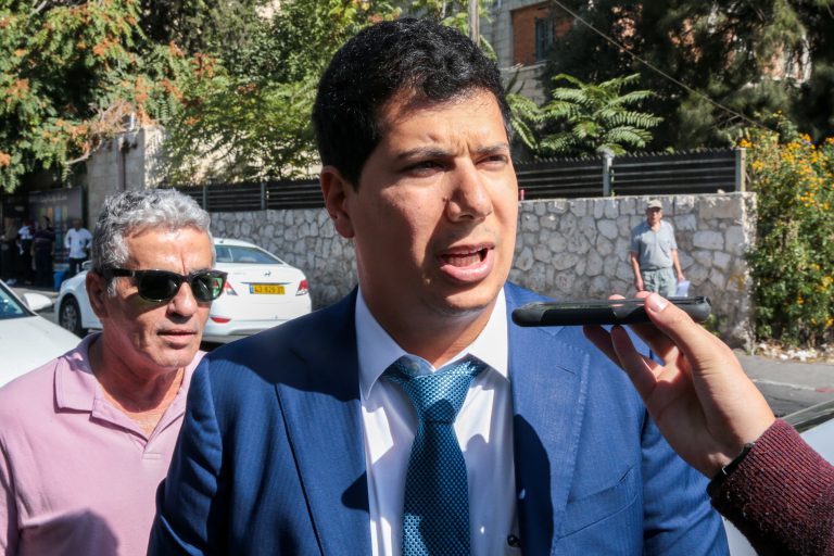 פרקליטו של נתניהו דוחה את הדיווח על עסקת טיעון: "המשפט נוטה לטובתנו"