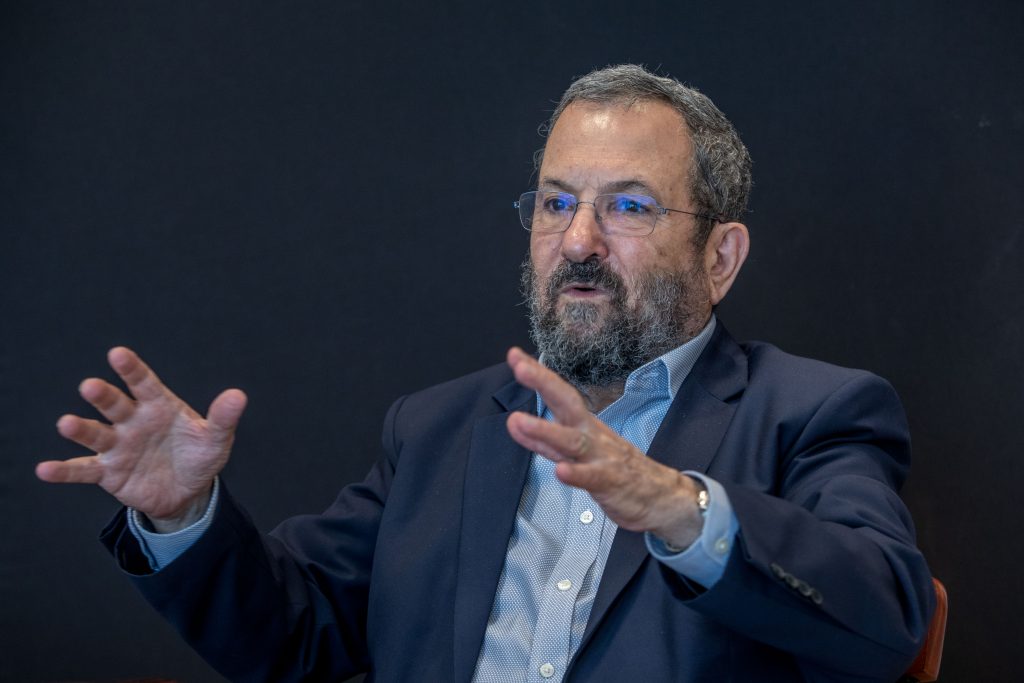 שיגורים לא נגמרים, צביעות לא משתנה ובין המשפיע למקטר מהיציע שיגורים לא נגמרים, צביעות לא משתנה ובין המשפיע למקטר מהיציע