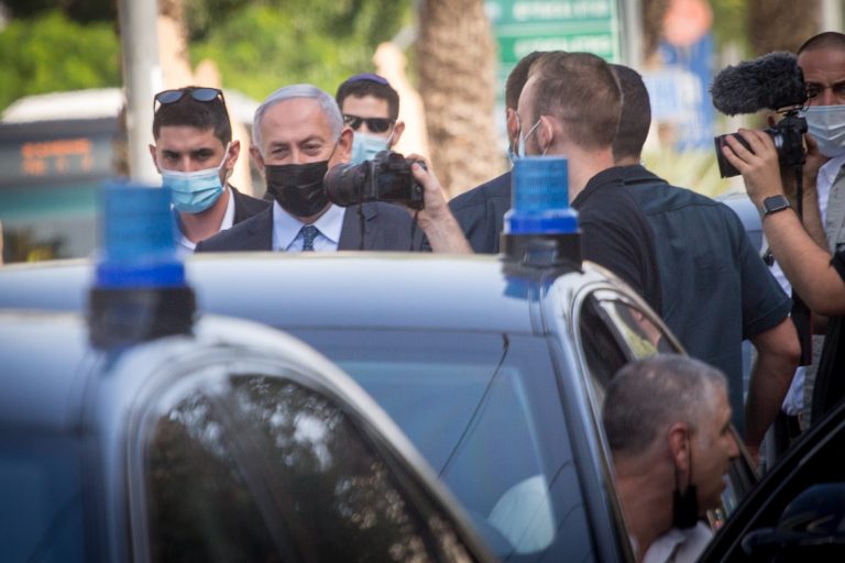 נתניהו מבקש להאריך את תקופת זכאותו לאבטחה ל-20 שנה אחרי סיום כהונתו נתניהו מבקש להאריך את תקופת זכאותו לאבטחה ל-20 שנה אחרי סיום כהונתו