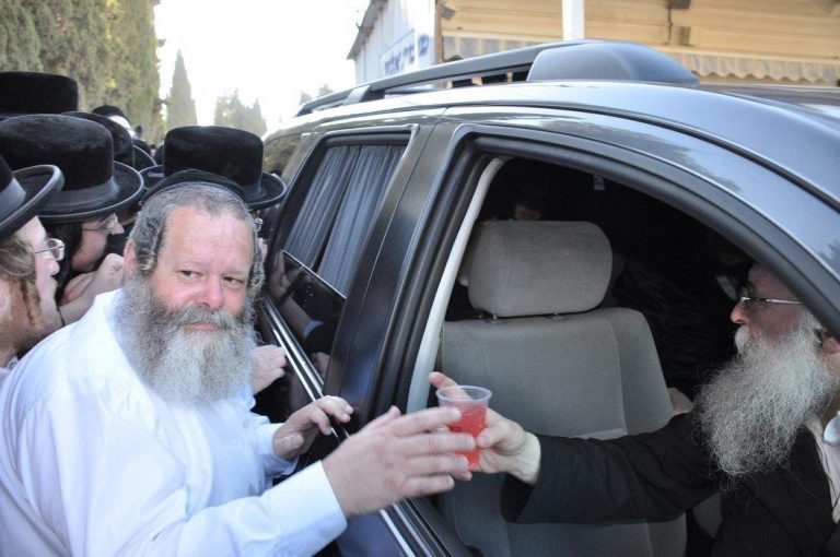 תיעוד: מסע הלווית איש החסד שחילק שתייה לעשרות אלפים