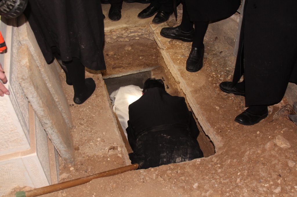 תיעוד: מסע הלווית איש החסד שחילק שתייה לעשרות אלפים