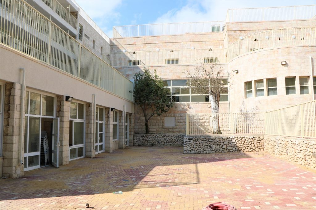 בית הספר "בית יעקב מרכז" עבר למעונו החדש בית הספר "בית יעקב מרכז" עבר למעונו החדש