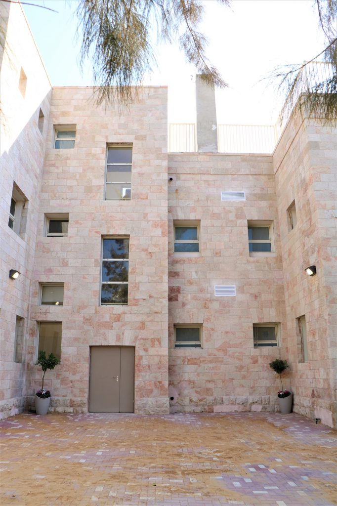 בית הספר "בית יעקב מרכז" עבר למעונו החדש בית הספר "בית יעקב מרכז" עבר למעונו החדש