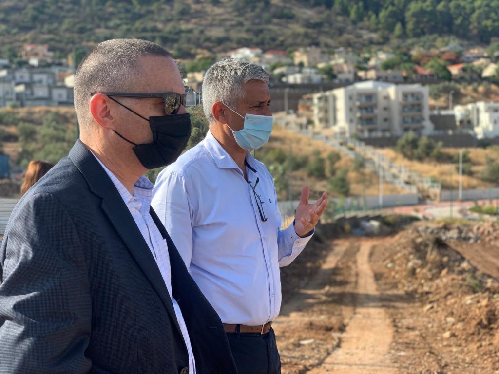 שר המדע ירד לשטח והצדיע לחסידי גור • גלריה שר המדע ירד לשטח והצדיע לחסידי גור • גלריה