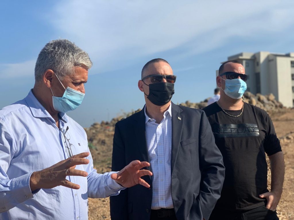 שר המדע ירד לשטח והצדיע לחסידי גור • גלריה שר המדע ירד לשטח והצדיע לחסידי גור • גלריה