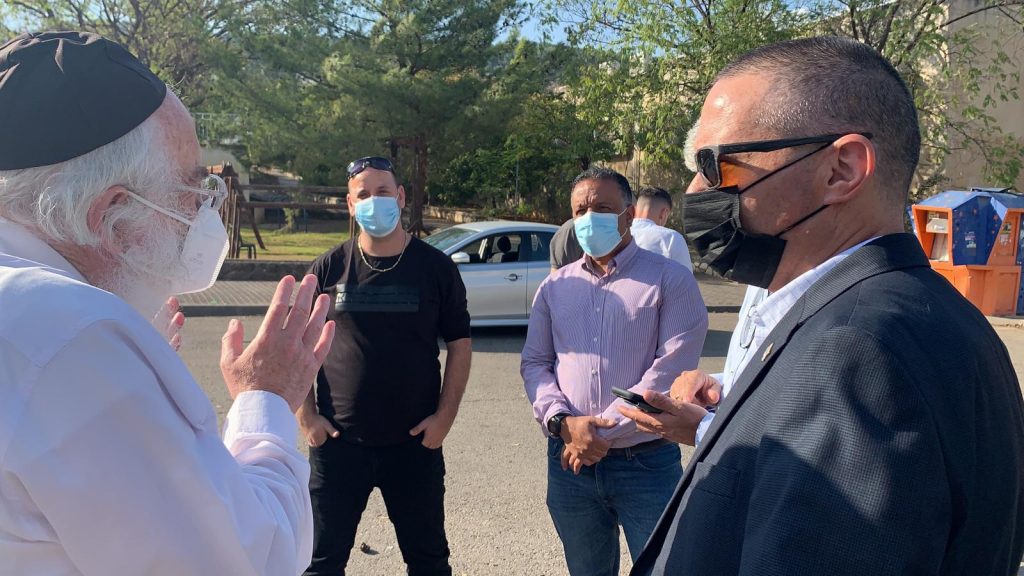 שר המדע ירד לשטח והצדיע לחסידי גור • גלריה שר המדע ירד לשטח והצדיע לחסידי גור • גלריה