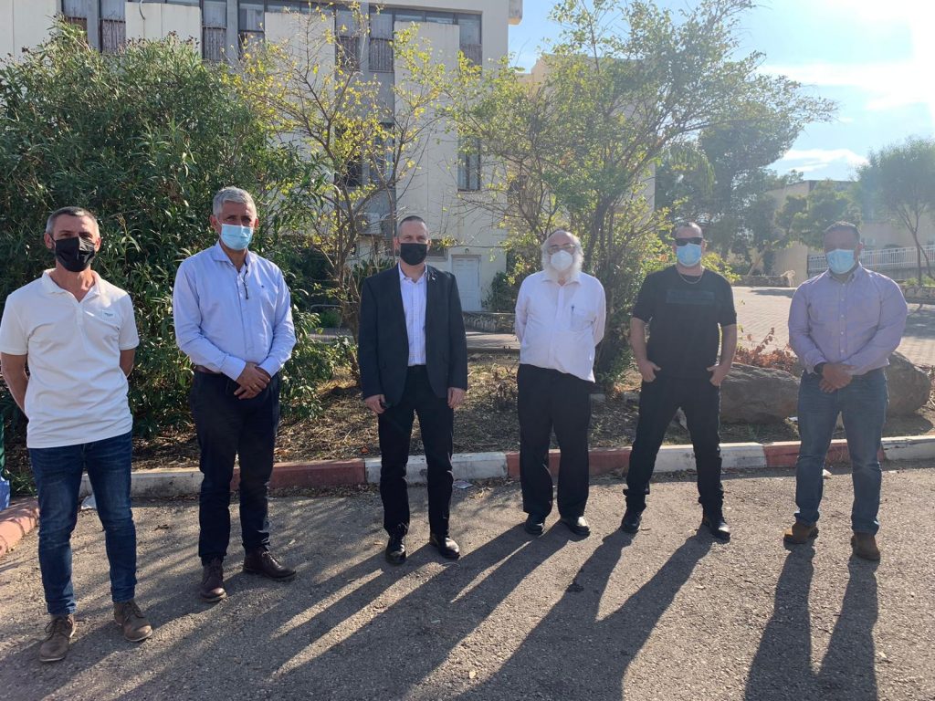 שר המדע ירד לשטח והצדיע לחסידי גור • גלריה שר המדע ירד לשטח והצדיע לחסידי גור • גלריה