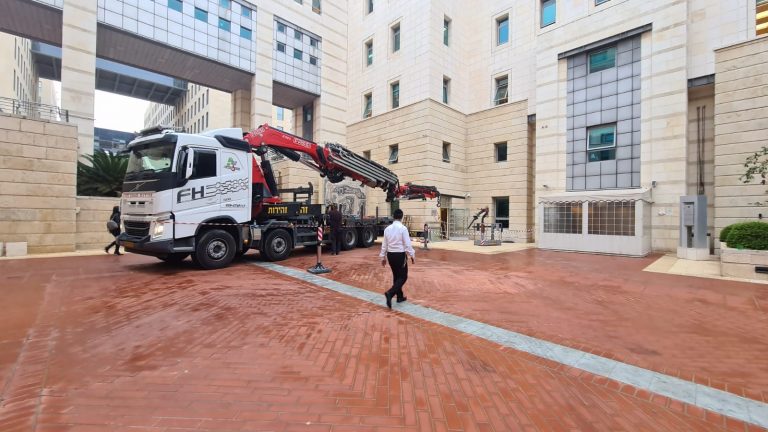 שרת התיירות החליפה חלונות במשרדה – בעלות 100 אלף שקל