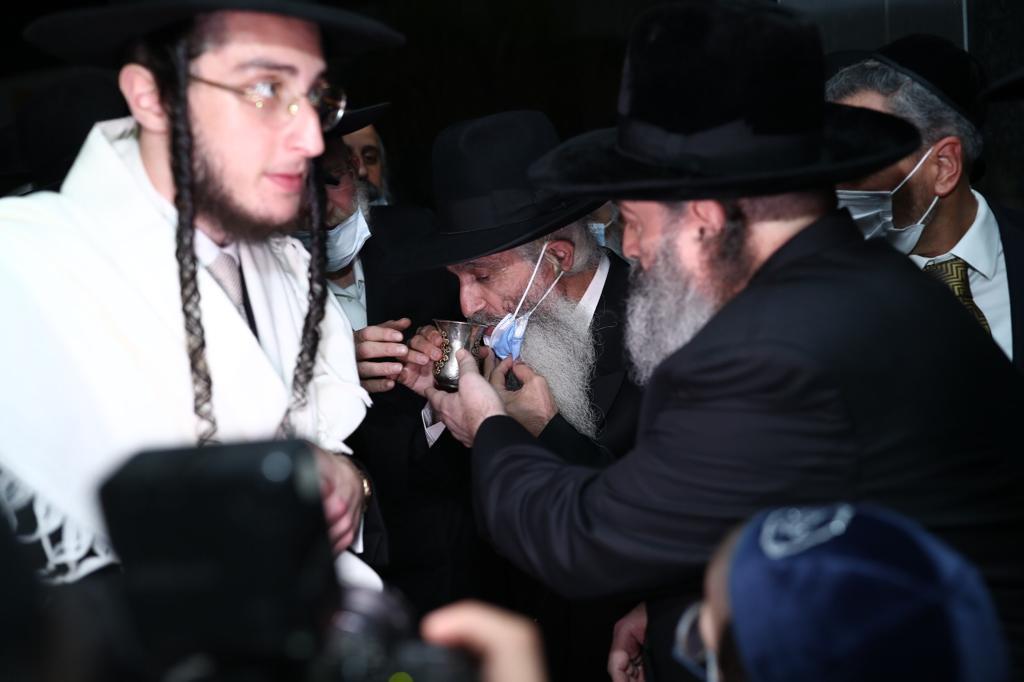 תיעוד: מעמד חופת בן האדמו"ר רבי יקותיאל אבוחצירא