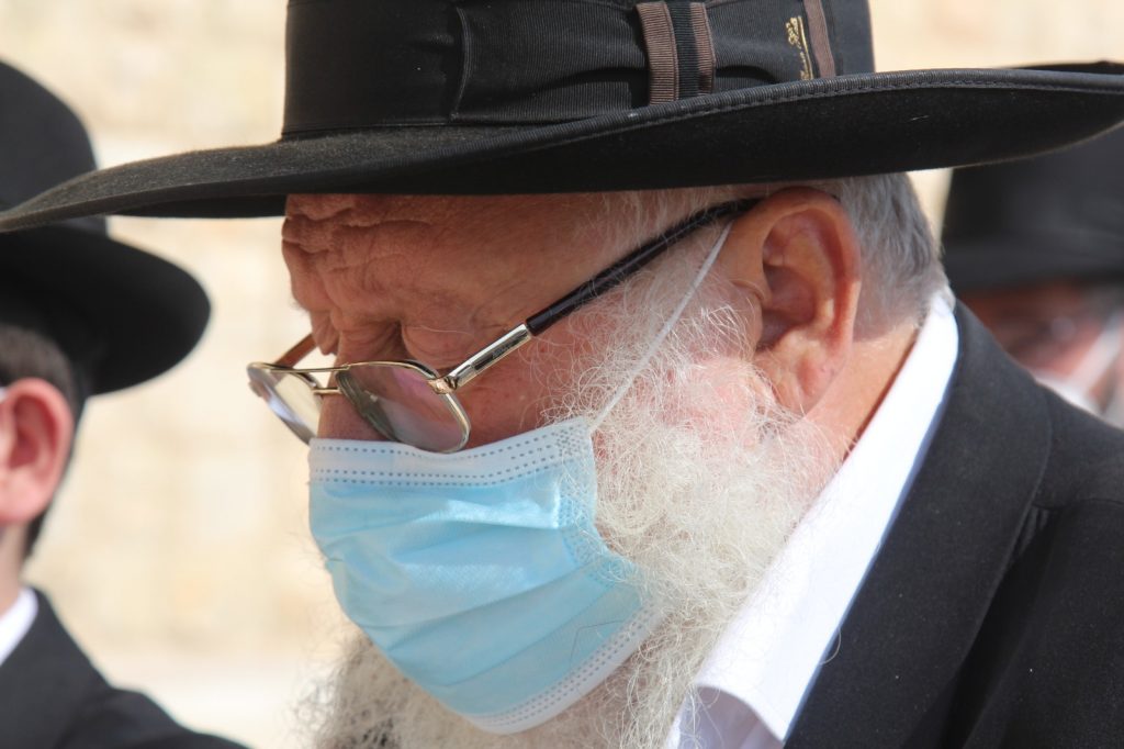 12 שנה אחרי: מוישי עלה לקבר הוריו • צפו 12 שנה אחרי: מוישי עלה לקבר הוריו • צפו