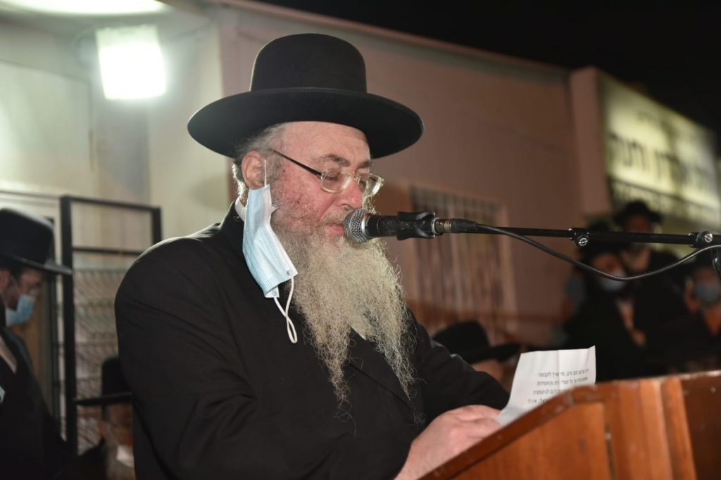 עצרת אלפים של חסידי גור באשדוד: בעקבות הפגיעה בכ"ק האדמו"ר