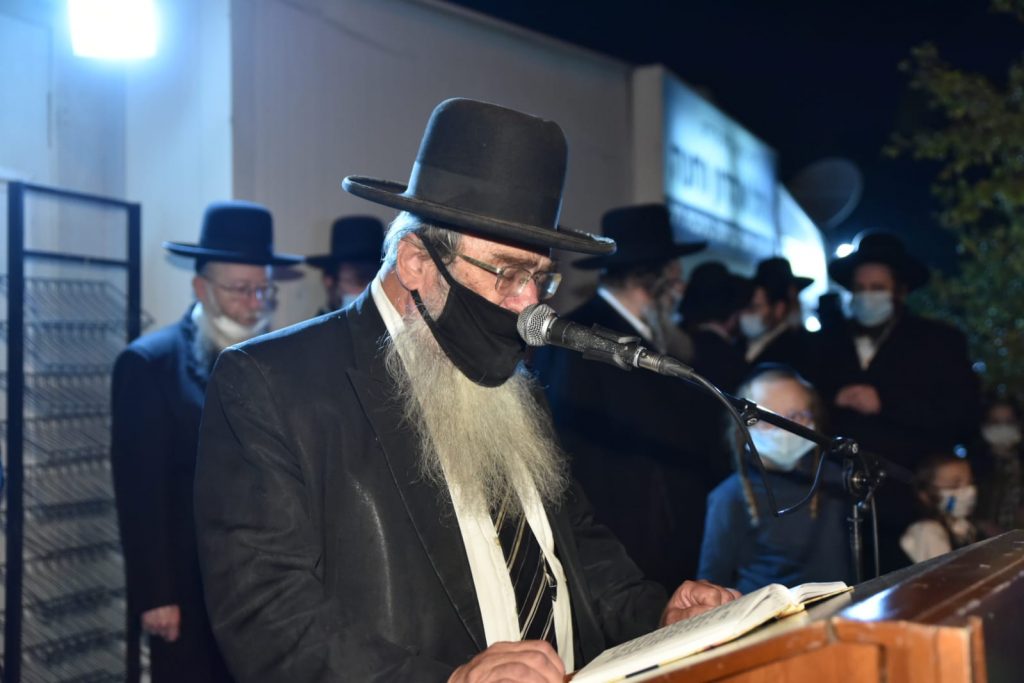 עצרת אלפים של חסידי גור באשדוד: בעקבות הפגיעה בכ"ק האדמו"ר