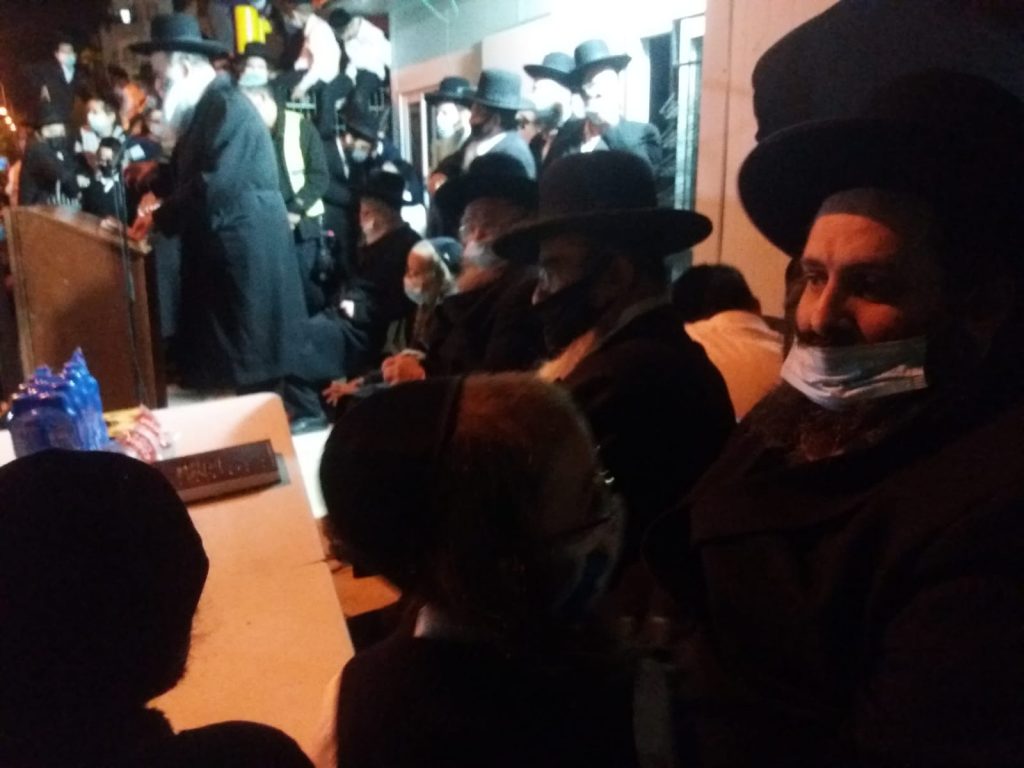 עצרת אלפים של חסידי גור באשדוד: בעקבות הפגיעה בכ"ק האדמו"ר