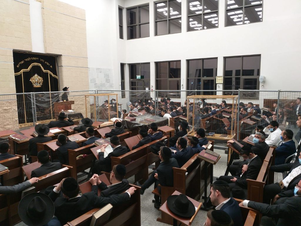 תיעוד: עצרת התעוררות בישיבת ראדין על פטירת הגרי"א שפירא זצ"ל תיעוד: עצרת התעוררות בישיבת ראדין על פטירת הגרי"א שפירא זצ"ל