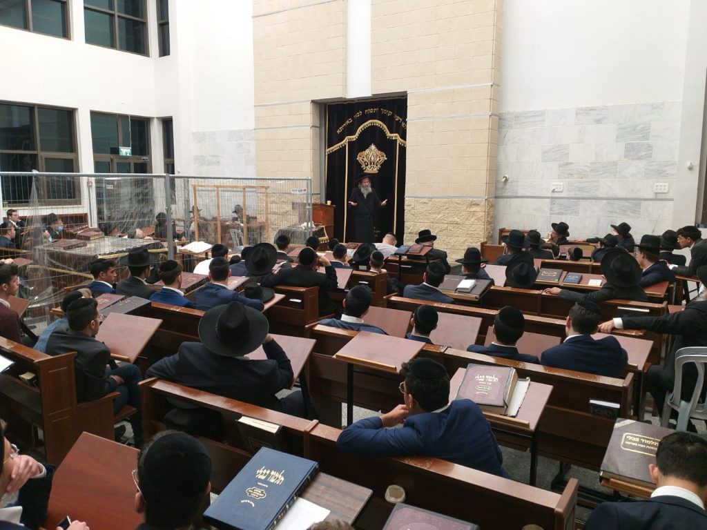 תיעוד: עצרת התעוררות בישיבת ראדין על פטירת הגרי"א שפירא זצ"ל תיעוד: עצרת התעוררות בישיבת ראדין על פטירת הגרי"א שפירא זצ"ל