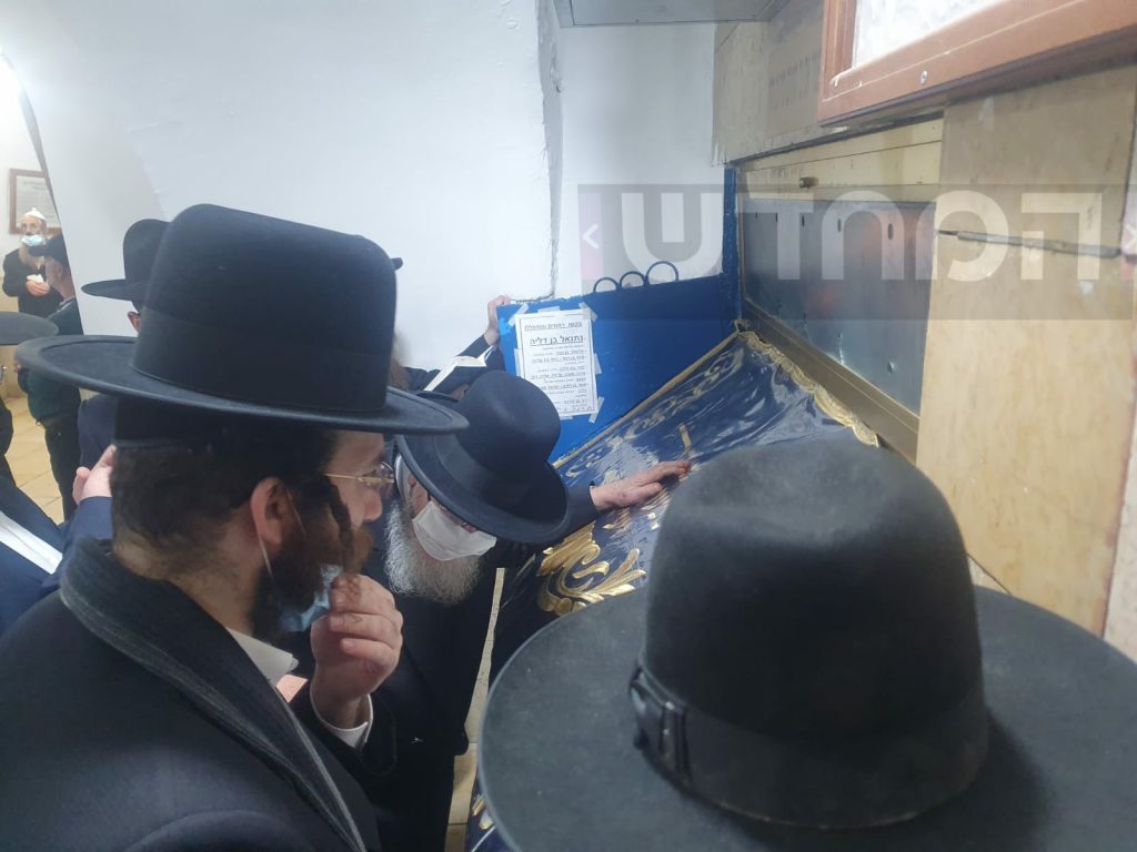 תיעוד: הגרב"מ אזרחי הגיע לציון הרשב"י לתפילה על ר"י בריסק