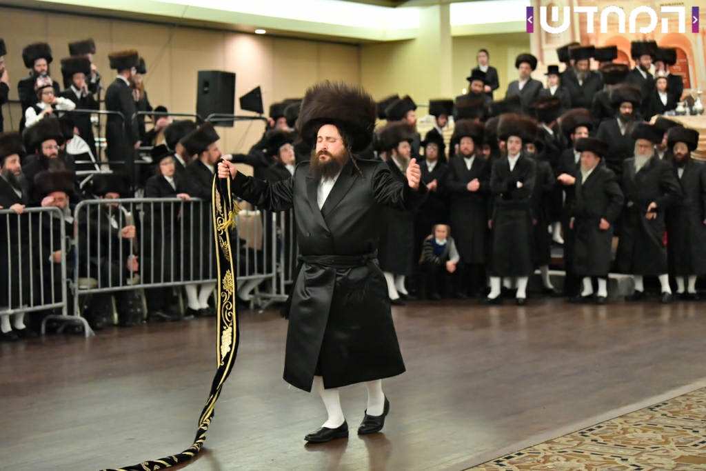 קוֹל רִנָּה וִישׁוּעָה: שמחת בית ויז'ניץ - סערט ויזניץ - זוויעהל מאנסי • גלריה מורחבת