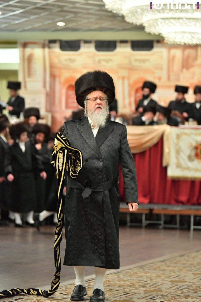 קוֹל רִנָּה וִישׁוּעָה: שמחת בית ויז'ניץ - סערט ויזניץ - זוויעהל מאנסי • גלריה מורחבת