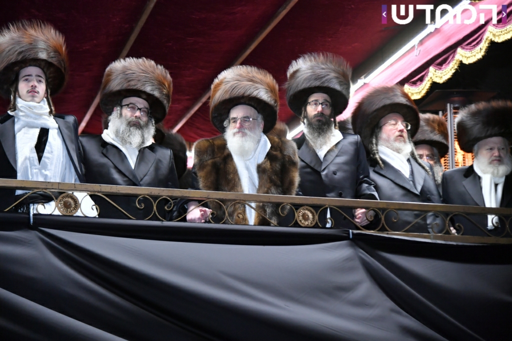 קוֹל רִנָּה וִישׁוּעָה: שמחת בית ויז'ניץ - סערט ויזניץ - זוויעהל מאנסי • גלריה מורחבת