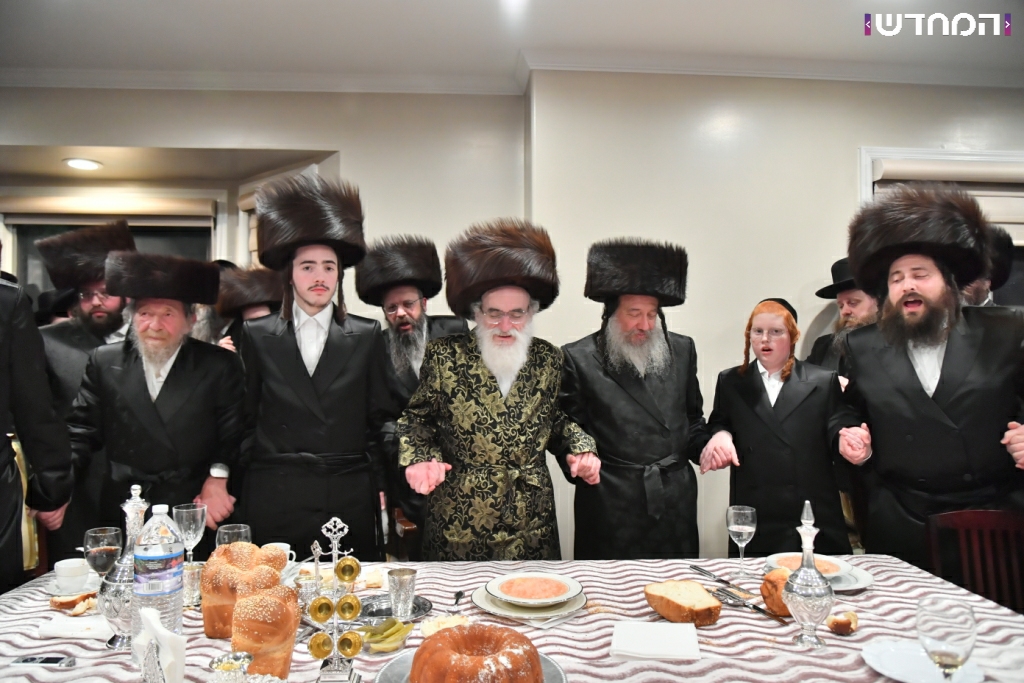 שמחת השבע ברכות בחצר חסידות ויז׳ניץ • גלריה