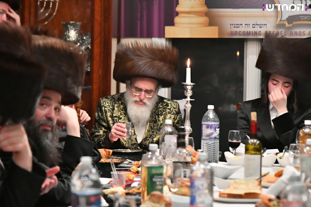 שמחת השבע ברכות בחצר חסידות ויז׳ניץ • גלריה