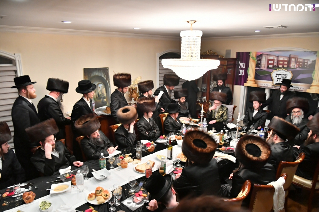 שמחת השבע ברכות בחצר חסידות ויז׳ניץ • גלריה