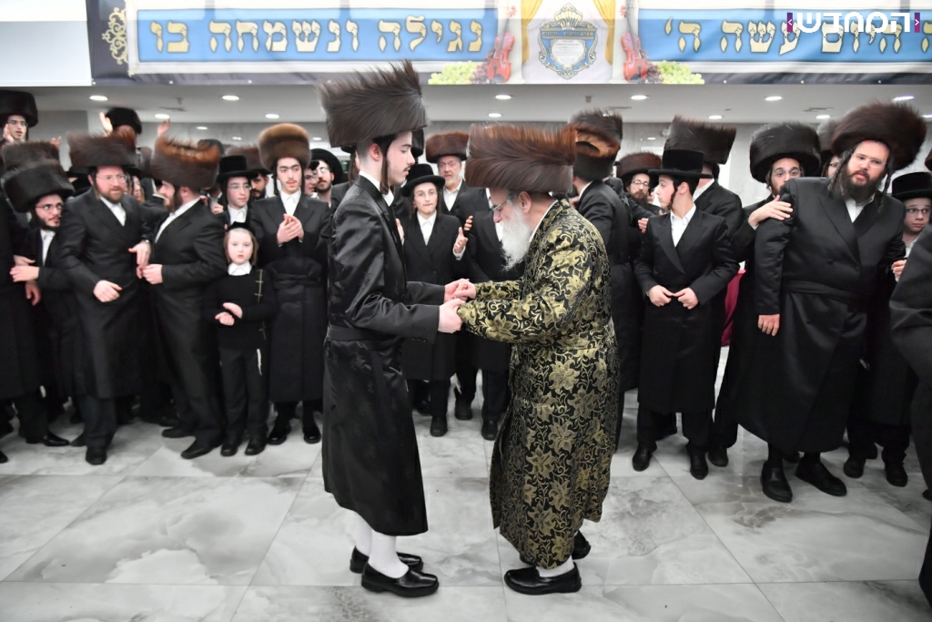 שמחת השבע ברכות בחצר חסידות ויז׳ניץ • גלריה