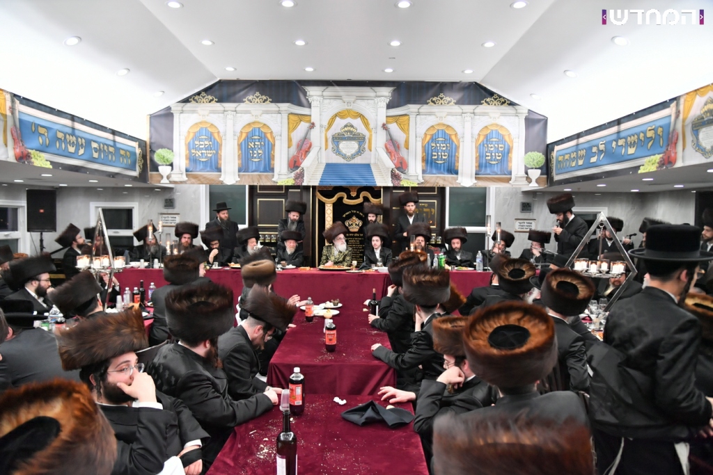 שמחת השבע ברכות בחצר חסידות ויז׳ניץ • גלריה