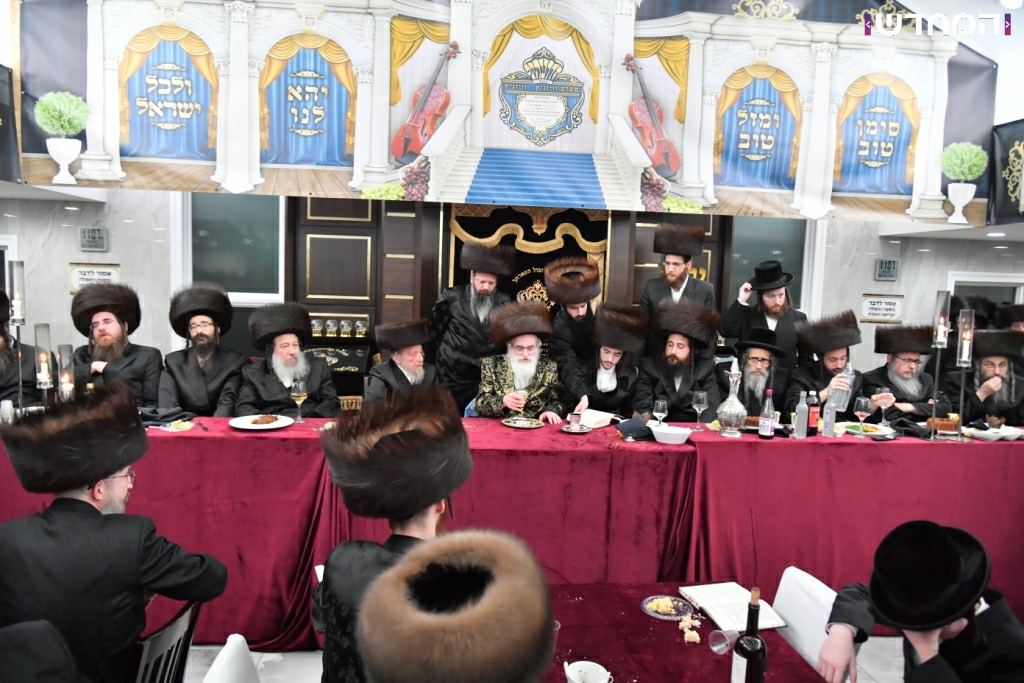 שמחת השבע ברכות בחצר חסידות ויז׳ניץ • גלריה