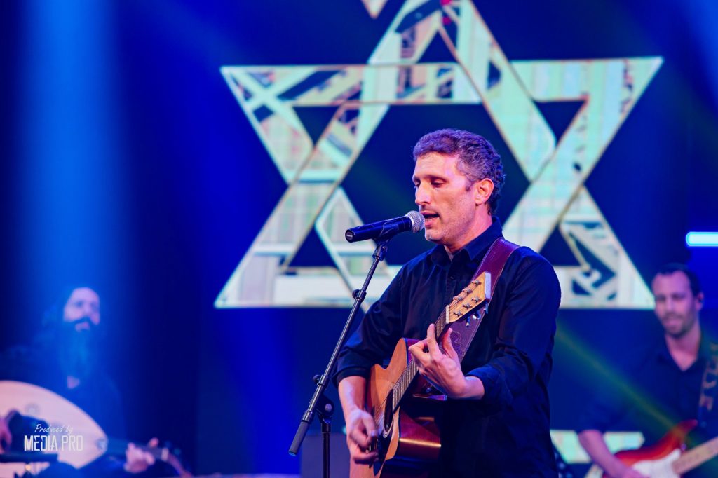 צפו: מופע המרכזי, במלאת 26 שנים לפטירתו של ר' שלמה קרליבך