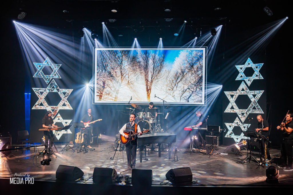 צפו: מופע המרכזי, במלאת 26 שנים לפטירתו של ר' שלמה קרליבך