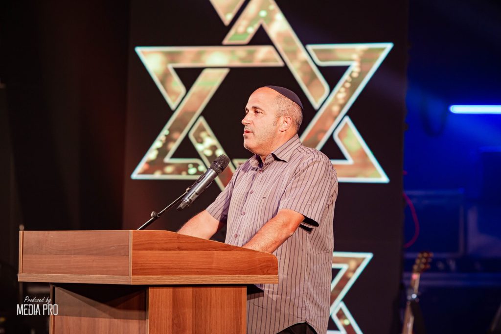 צפו: מופע המרכזי, במלאת 26 שנים לפטירתו של ר' שלמה קרליבך