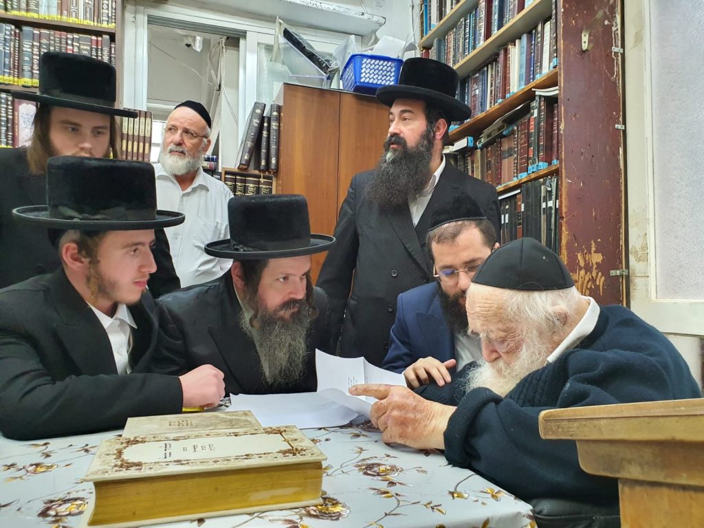 מרן שר התורה הוזמן לחתונת נכד הרבי מויז'ניץ