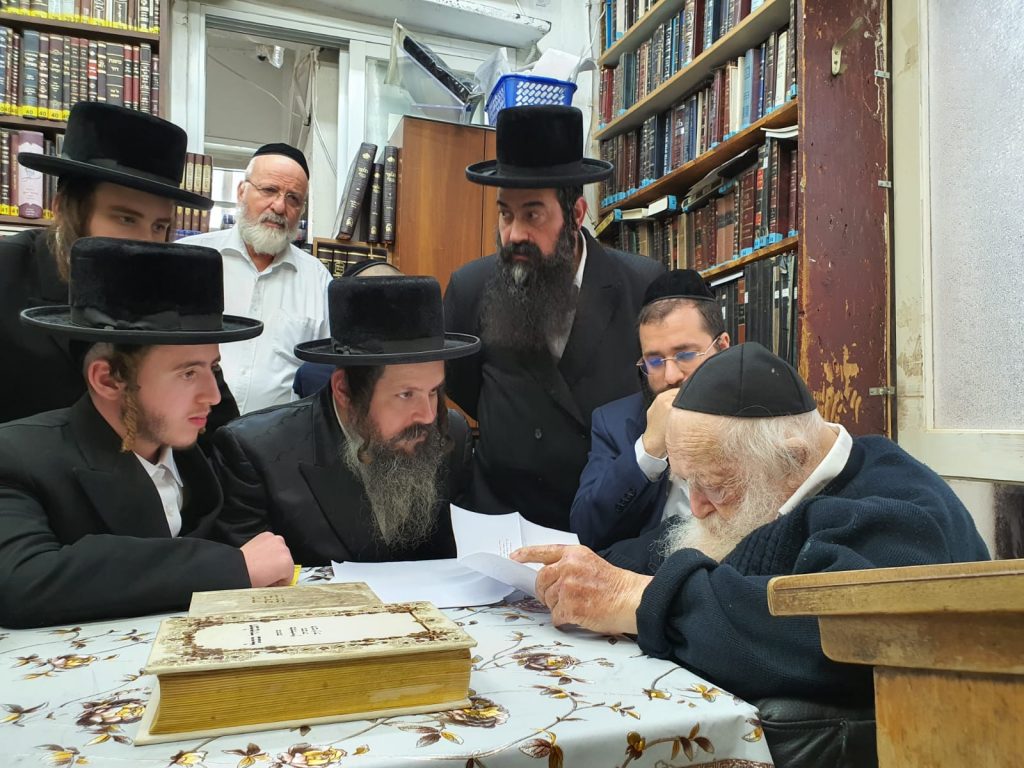 מרן שר התורה הוזמן לחתונת נכד הרבי מויז'ניץ