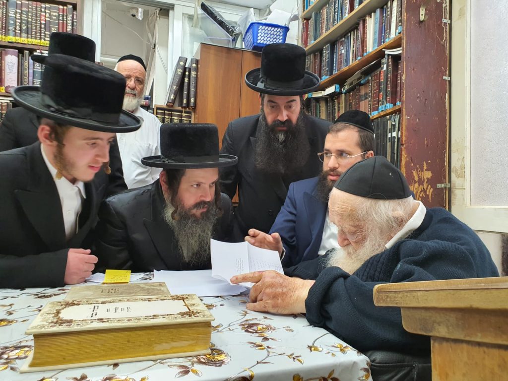 מרן שר התורה הוזמן לחתונת נכד הרבי מויז'ניץ