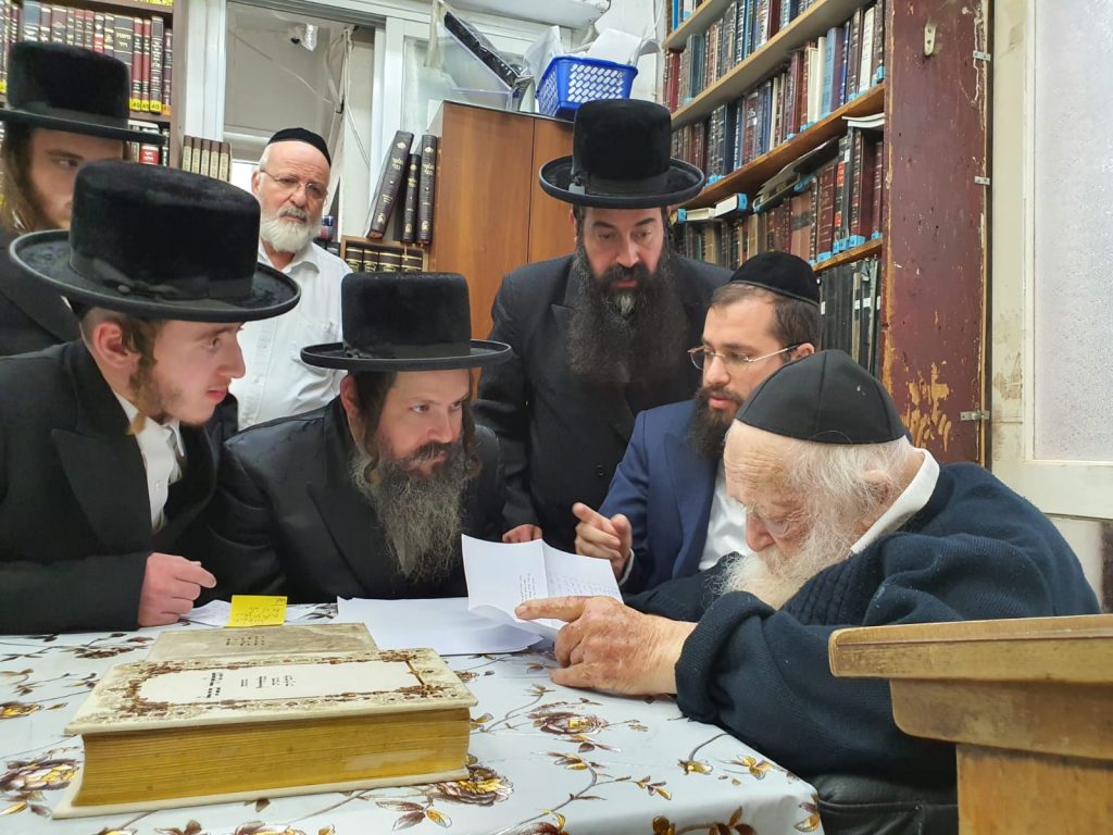 מרן שר התורה הוזמן לחתונת נכד הרבי מויז'ניץ