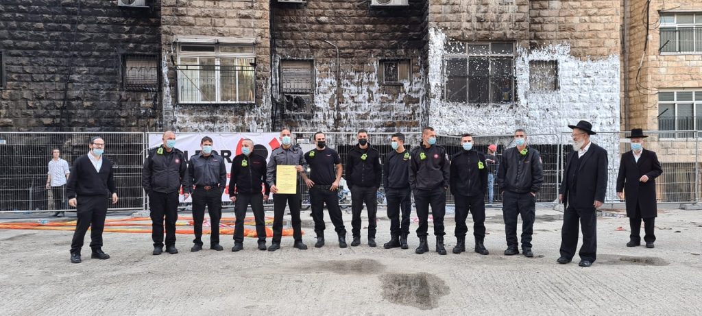 תושבי רחוב סורוצקין במפגן הוקרה לכבאים