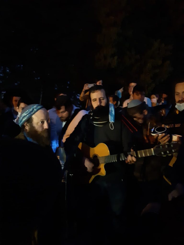 צפו: העלייה לקברו של שלמה קרליבך צפו: העלייה לקברו של שלמה קרליבך