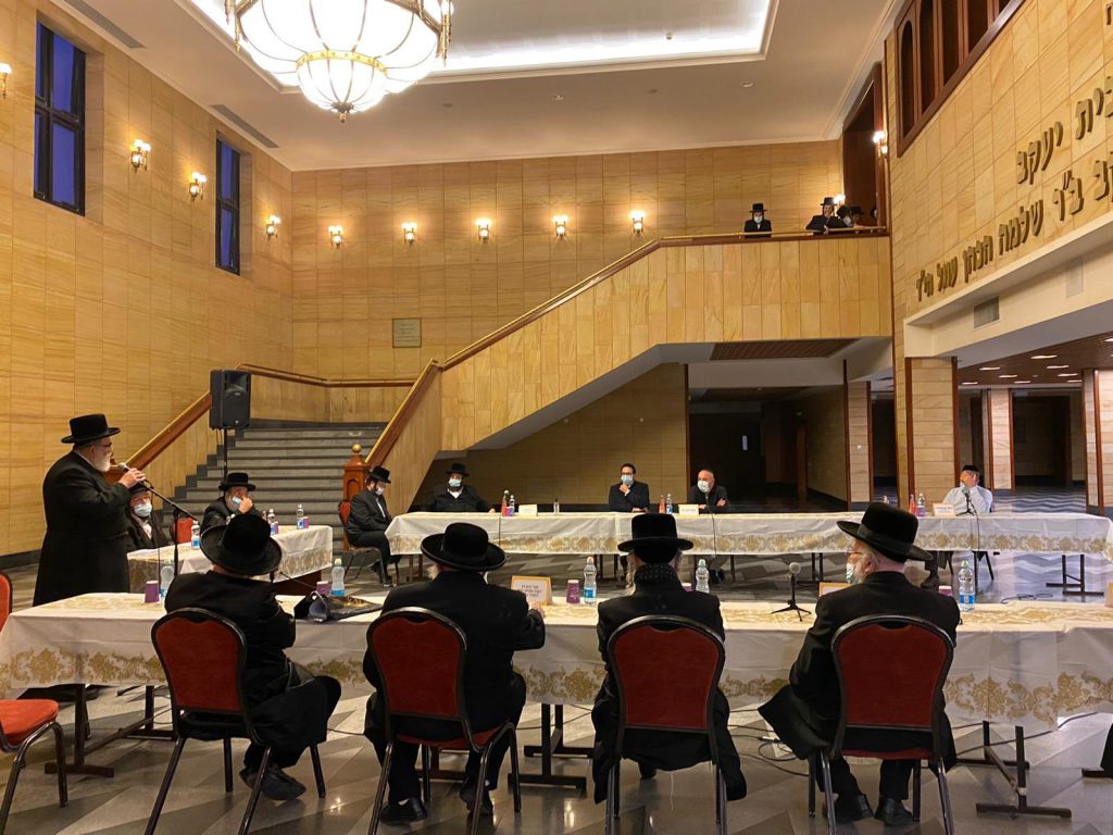 פרופ' גרוטו ל'המחדש': הדיינים של בעלזא שאלו שאלות חכמות • צפו