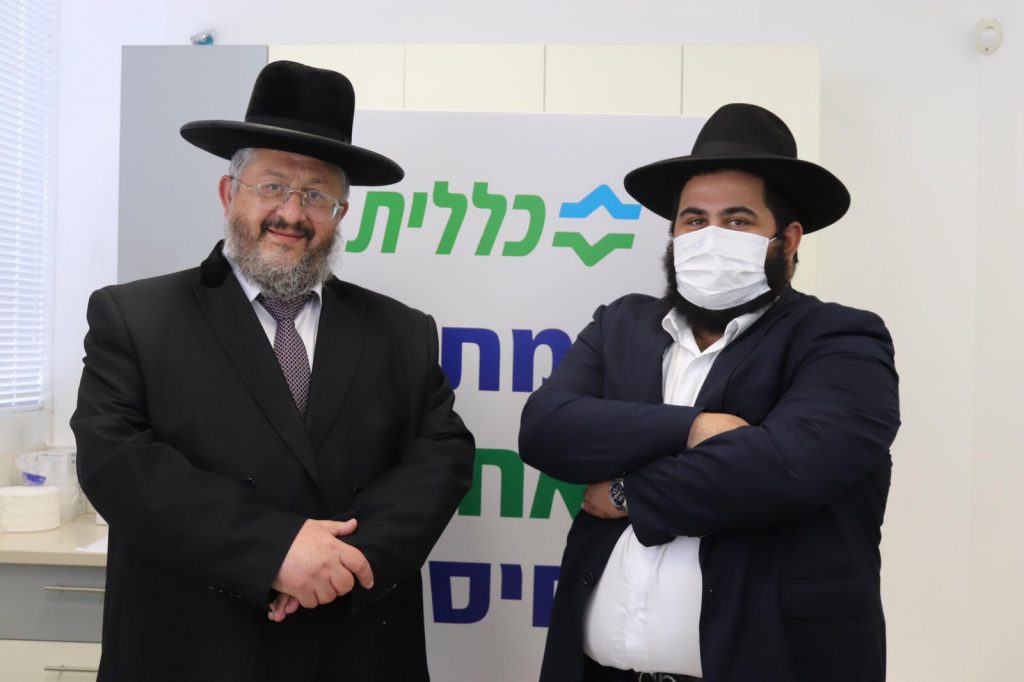 רבה הראשי של באר שבע הרב יהודה דרעי לאחר שהתחסן: "כשמקבלים מתנה משמים אומרים תודה" • צפו רבה הראשי של באר שבע הרב יהודה דרעי לאחר שהתחסן: "כשמקבלים מתנה משמים אומרים תודה" • צפו