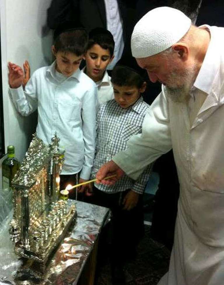 והדליקו נרות בחצרות קודשך: חג החנוכה אצל גדולי ישראל הספרדים והדליקו נרות בחצרות קודשך: חג החנוכה אצל גדולי ישראל הספרדים